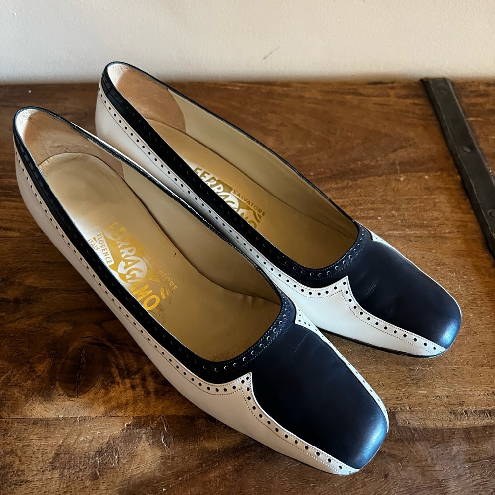 Perfectly preserved Vintage Ferragamo pumps sz 9N (fits closer to an 8N)